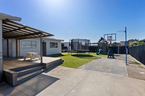 Photo of property in 4 Robert Mckeen Street, Otaki Beach, Otaki, 5512