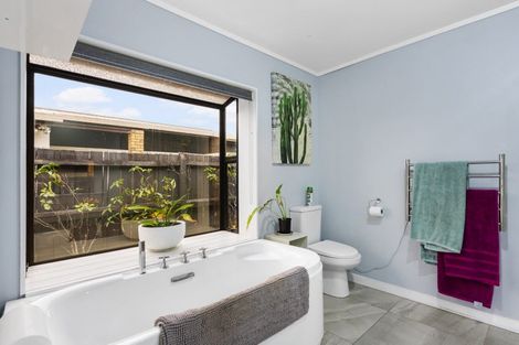 Photo of property in 15 Freelance Terrace, Pahurehure, Papakura, 2113