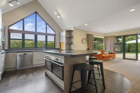 Photo of property in 86 Pahiatua Street, Hokowhitu, Palmerston North, 4410