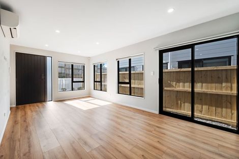 Photo of property in 43d Mirrabooka Avenue, Botany Downs, Auckland, 2010