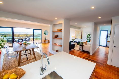 Photo of property in 354 The Esplanade, Island Bay, Wellington, 6023