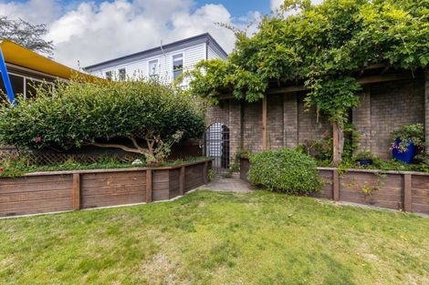Photo of property in 30 Carrington Street, New Plymouth, 4310