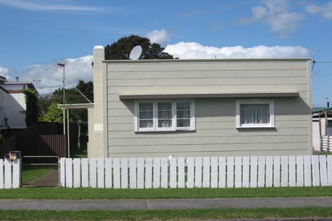 Photo of property in 16 Miro Street, Castlecliff, Whanganui, 4501