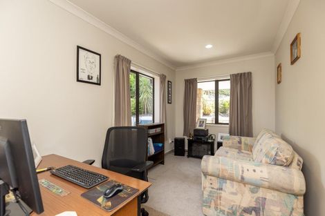 Photo of property in 33 Gandalf Crescent, Paraparaumu, 5032