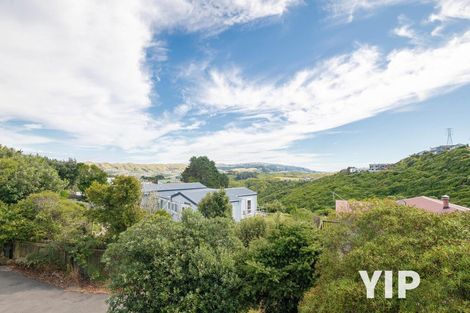 Photo of property in 44 Colchester Crescent, Newlands, Wellington, 6037