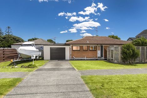 Photo of property in 37 Pine Road, Orewa, 0931