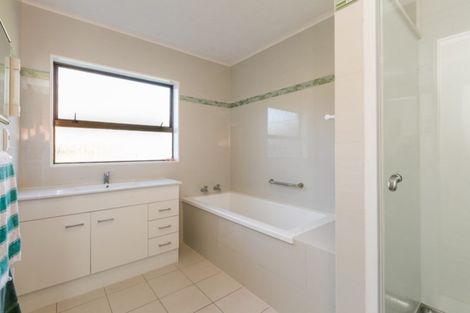 Photo of property in 2 Padfield Place, Havelock North, 4130