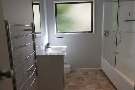 Photo of property in 14 Winston Avenue, Hokowhitu, Palmerston North, 4410