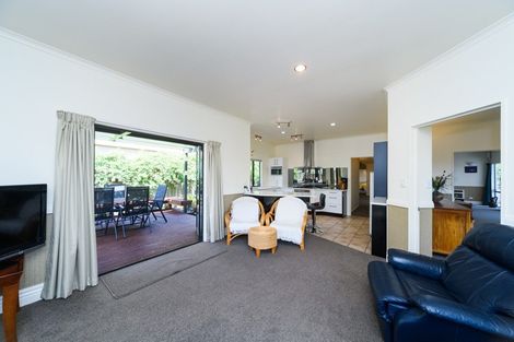 Photo of property in 5 The Strand, Fitzherbert, Palmerston North, 4410