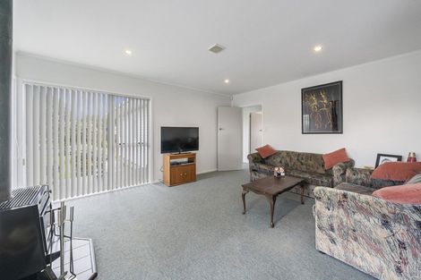 Photo of property in 18 Buckley Grove, Paraparaumu, 5032