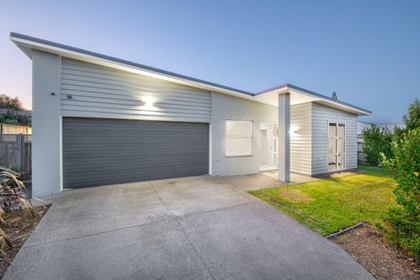 Photo of property in 26 Kukuwai Avenue, Red Beach, 0932