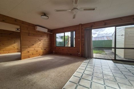 Photo of property in 29a-c Point England Road, Point England, Auckland, 1072