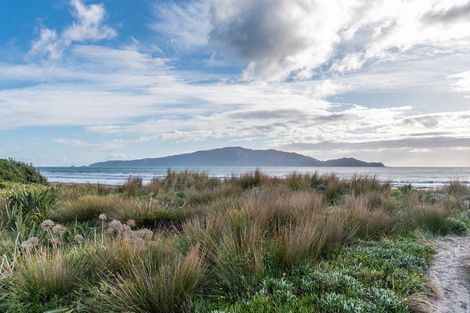 Photo of property in 6 Olliver Grove, Waikanae Beach, Waikanae, 5036