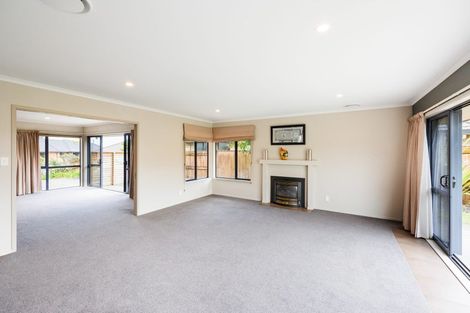 Photo of property in 12 Johnstone Drive, Fitzherbert, Palmerston North, 4410