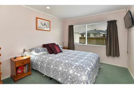 Photo of property in 1 Lakeside Drive, Orewa, 0931