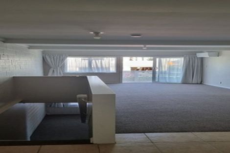 Photo of property in 1/15 Bloomsbury Grove, Newlands, Wellington, 6037