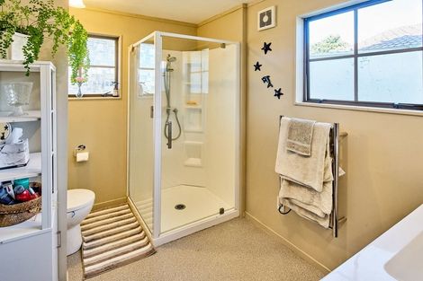 Photo of property in 6 Cleat Street, Whitby, Porirua, 5024