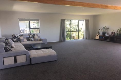 Photo of property in 17 Derby Place, Cannons Creek, Porirua, 5024