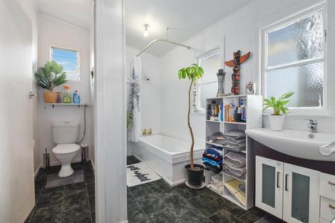 Photo of property in 4/141 Colwill Road, Massey, Auckland, 0614