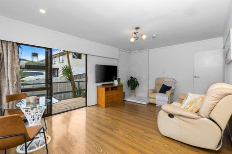 Photo of property in 2/120 Lynn Road, Bayview, Auckland, 0629