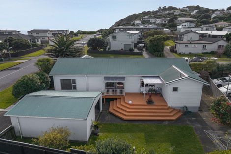 Photo of property in 2 John Street, Titahi Bay, Porirua, 5022