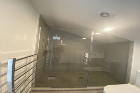 Photo of property in 3/8 Chivalry Road, Glenfield, Auckland, 0629