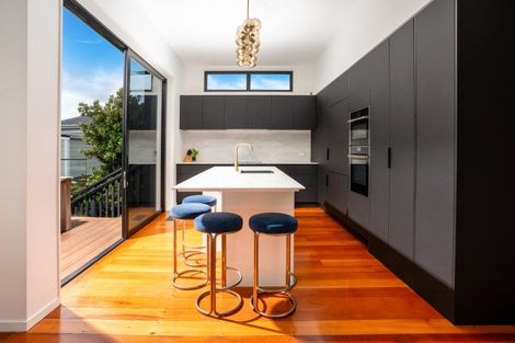 Photo of property in 2 Shannon Street, Mount Victoria, Wellington, 6011