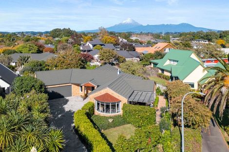 Photo of property in 9 Taylor Place, Merrilands, New Plymouth, 4312