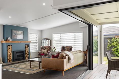 Photo of property in 1 Makura Drive, Papamoa Beach, Papamoa, 3118