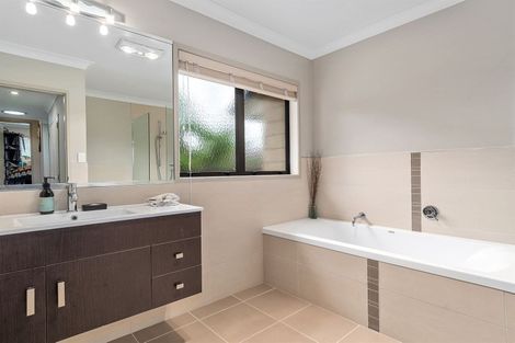 Photo of property in 2 Crater Close, Pyes Pa, Tauranga, 3112