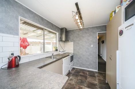 Photo of property in 18 Cumberland Place, Kelvin Grove, Palmerston North, 4414