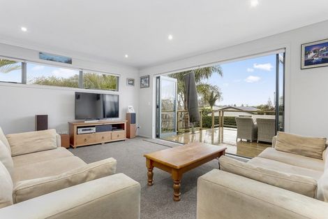 Photo of property in 6 Ward Crescent, Te Atatu Peninsula, Auckland, 0610