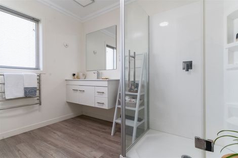 Photo of property in 2 Walnut Lane, Carterton, 5713