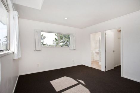 Photo of property in 2/48 Noeleen Street, Glenfield, Auckland, 0629