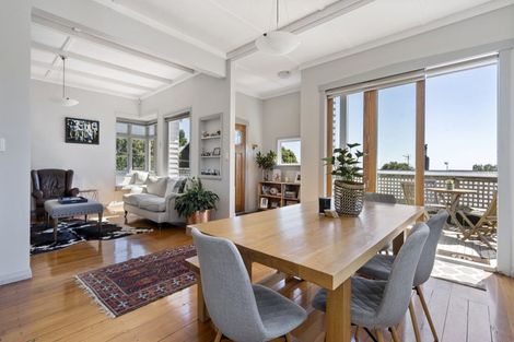 Photo of property in 101 Gover Street, New Plymouth, 4310