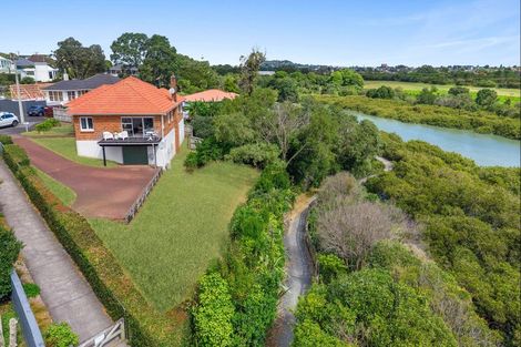 Photo of property in 14 Weona Place, Westmere, Auckland, 1022