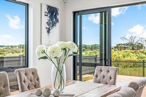 Photo of property in 5 Seagreen Avenue, Rosehill, Papakura, 2113