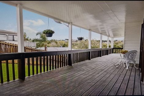 Photo of property in 64 Trias Road, Totara Vale, Auckland, 0629