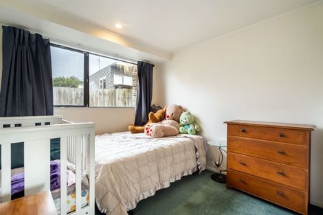 Photo of property in 2/147 Birkdale Road, Birkdale, Auckland, 0626