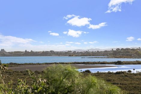 Photo of property in 2 Francis Street, Hauraki, Auckland, 0622