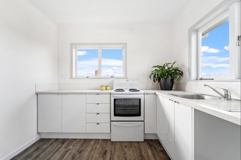 Photo of property in 35 Eastglen Road, Glen Eden, Auckland, 0602