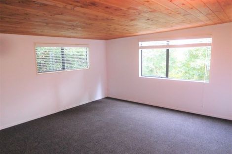 Photo of property in 28 Sunset Road, Unsworth Heights, Auckland, 0632