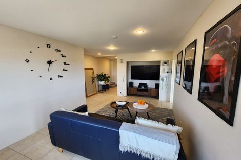 Photo of property in 21a Parr Terrace, Castor Bay, Auckland, 0620