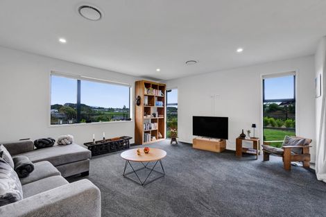 Photo of property in 8 Ponga Place, Highlands Park, New Plymouth, 4312