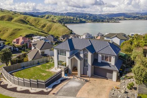 Photo of property in 12 Pendennis Point, Camborne, Porirua, 5026