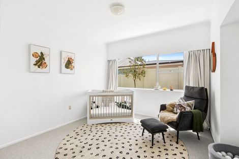 Photo of property in 8 Wallace Place, Westown, New Plymouth, 4310