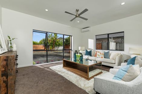 Photo of property in 48 Huntington Park Drive, Greenhithe, Auckland, 0632