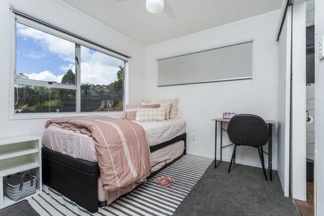 Photo of property in 11 Beaudine Avenue, Glenfield, Auckland, 0629