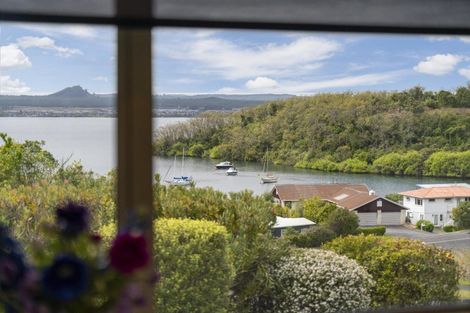 Photo of property in 19 Te Urunga Place, Acacia Bay, Taupo, 3330