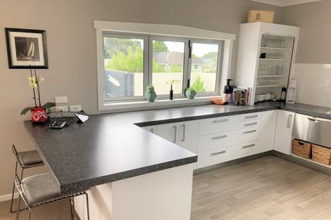 Photo of property in 7 Burns Street, Westown, New Plymouth, 4310